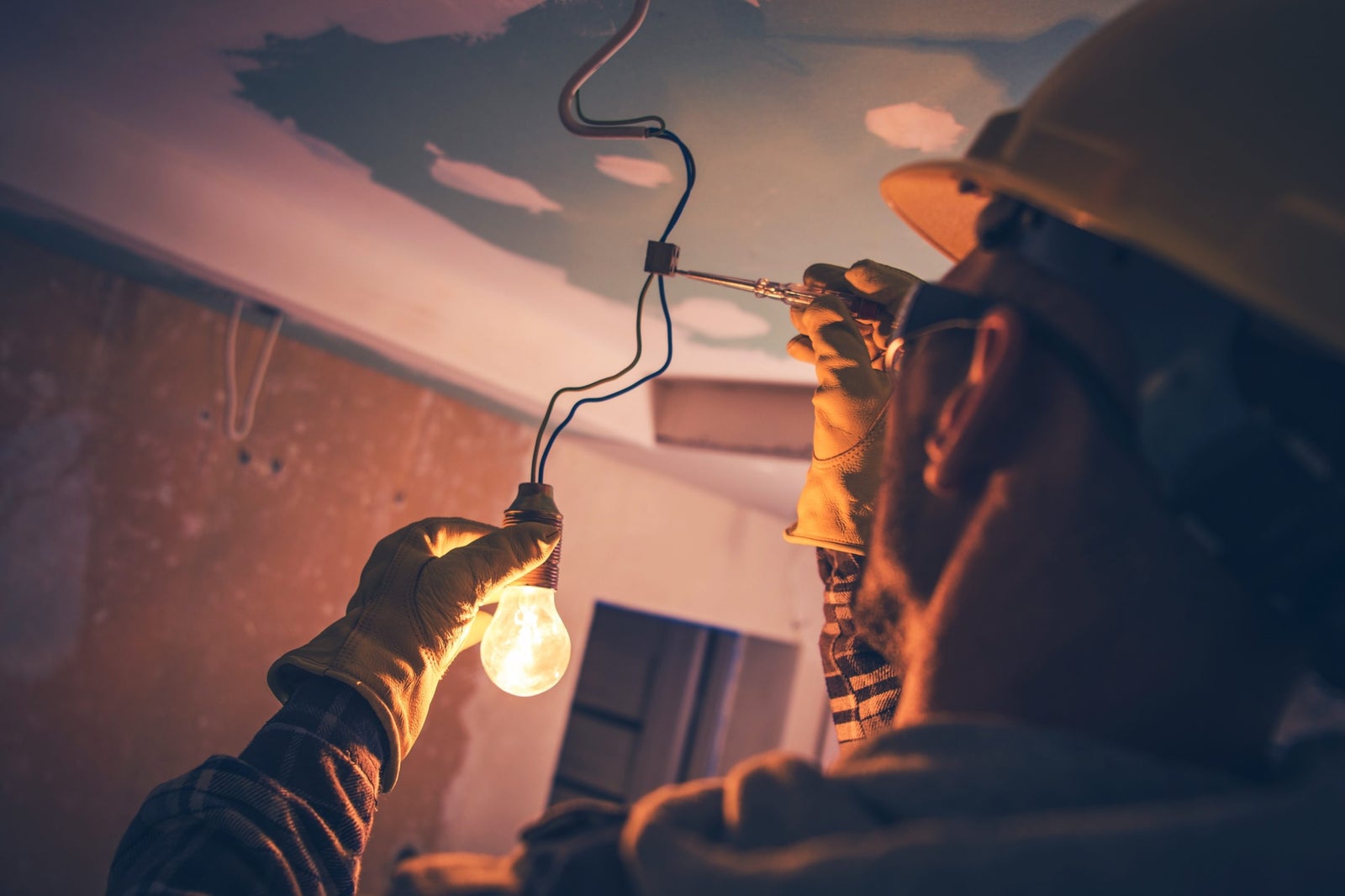 How to Become an Electrician: An Intellectual Job Offering Plenty of Career Growth