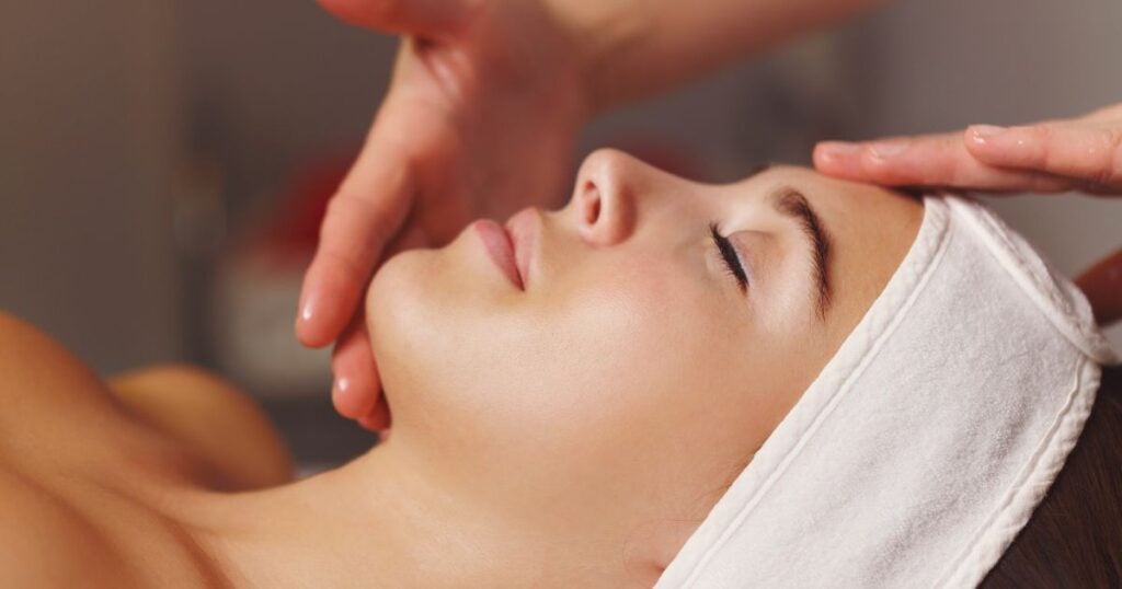TAFE beauty courses vs. short beauty courses: Which one's right for you?