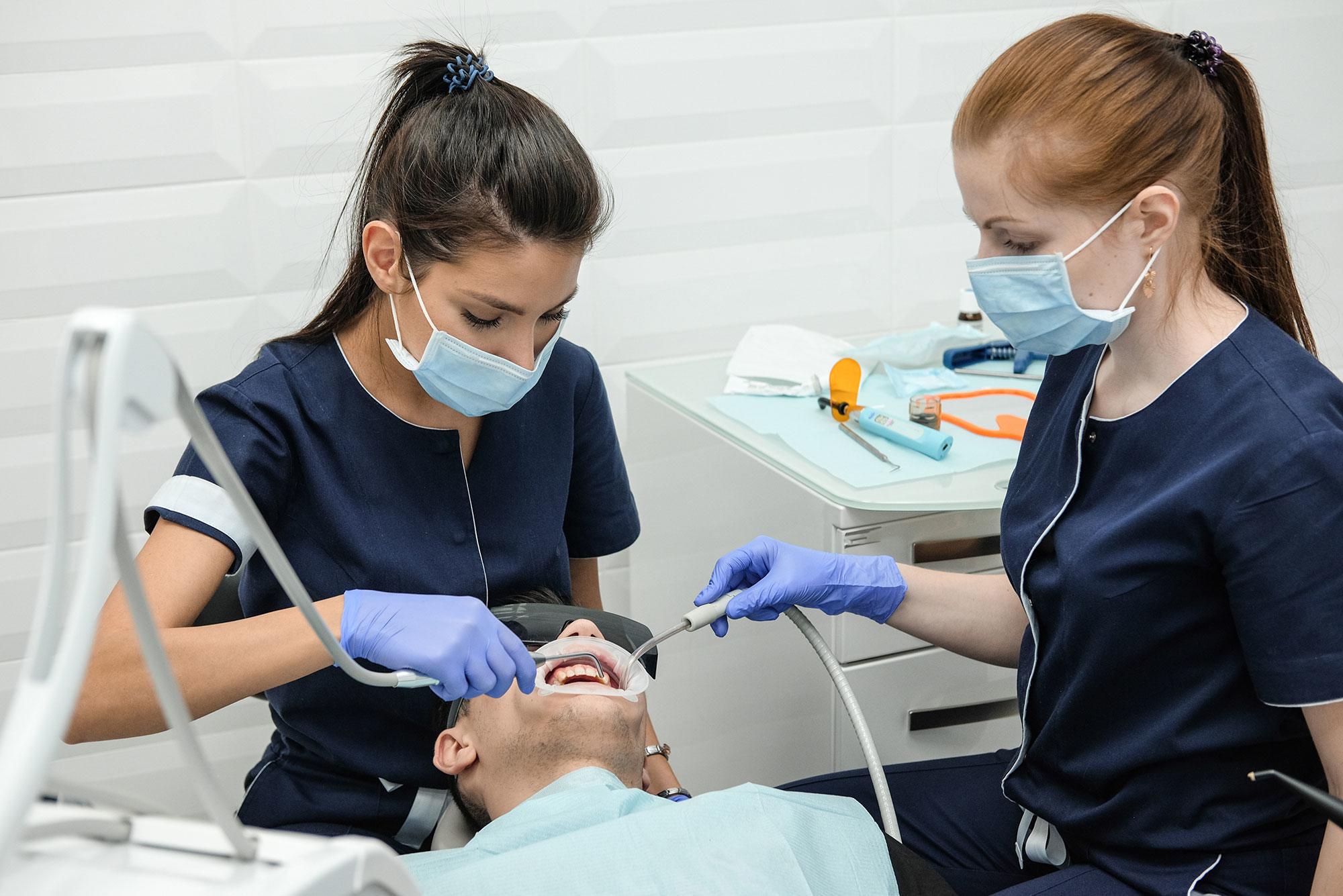 How to Become a Dental Assistant: An Enjoyable Job That Will Stretch Your Intellect - Training.com.au