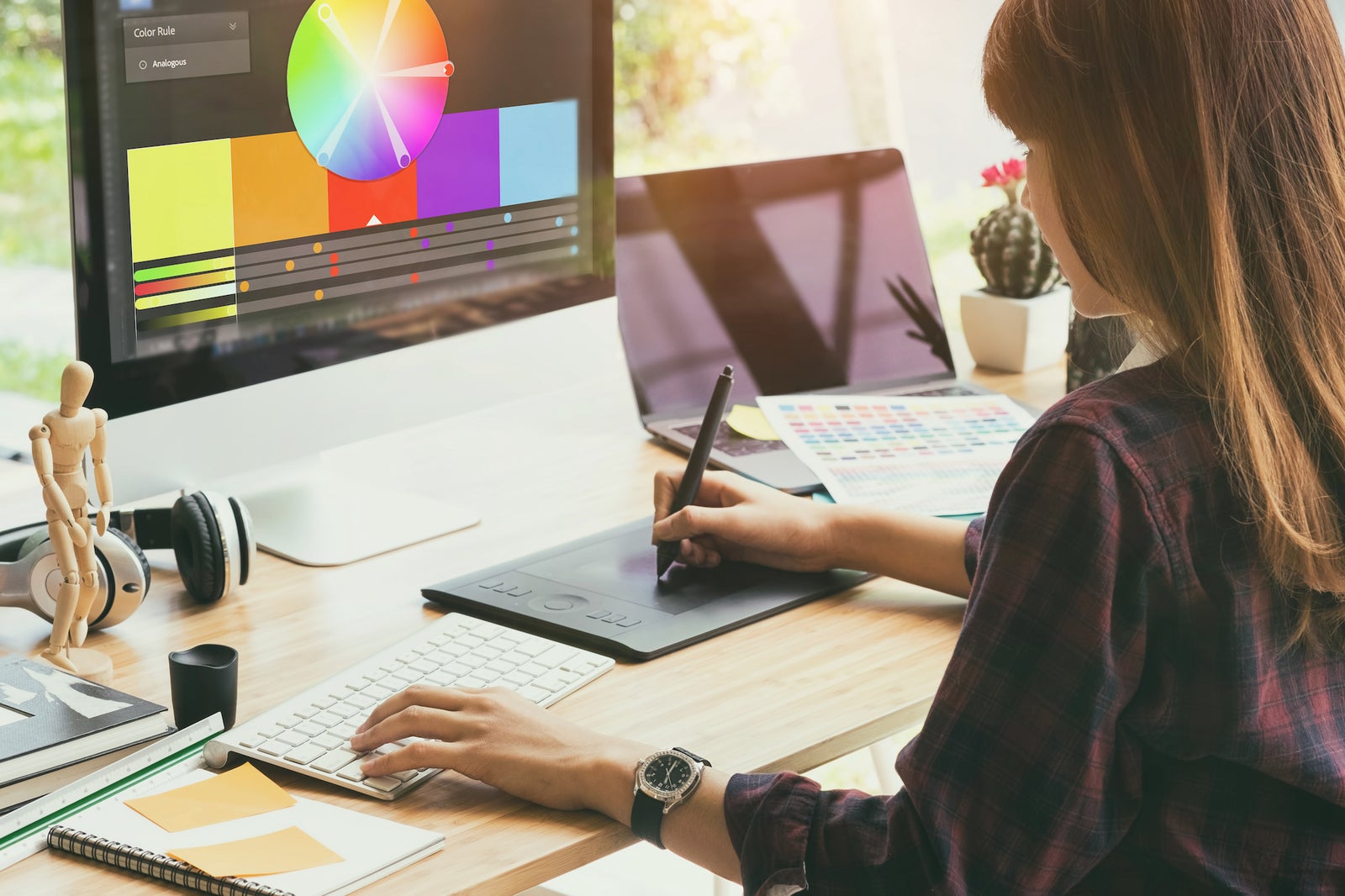 How to Become a Graphic Designer: An Empowering Career For Creative People